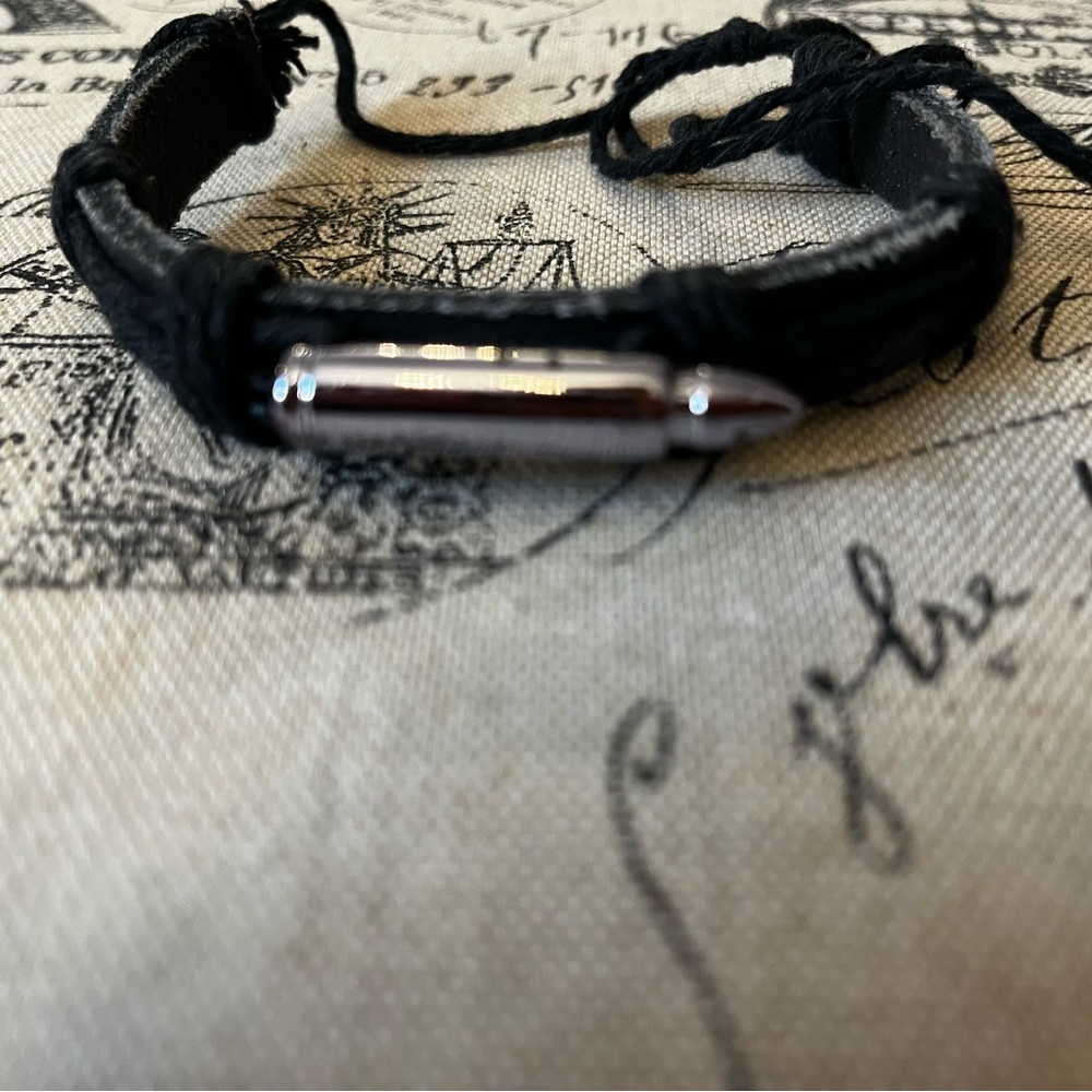 Leather skull cuff bracelets - Picture 5 of 11